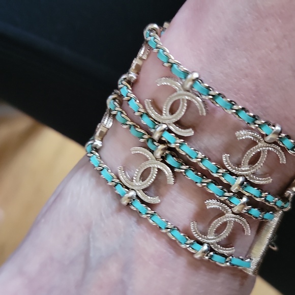 Chanel B18 C Cruise Choker - Picture 9 of 15